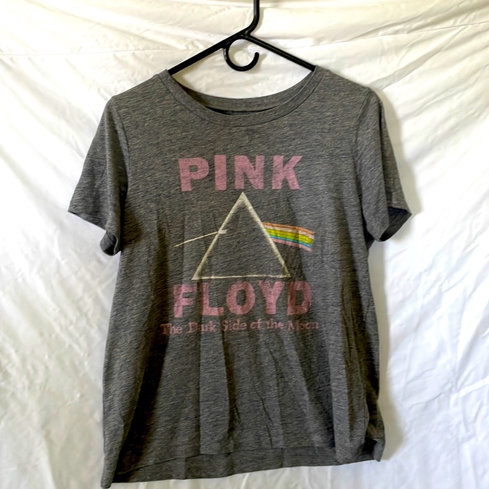 Pink Floyd. Grey tee. Lightly used.